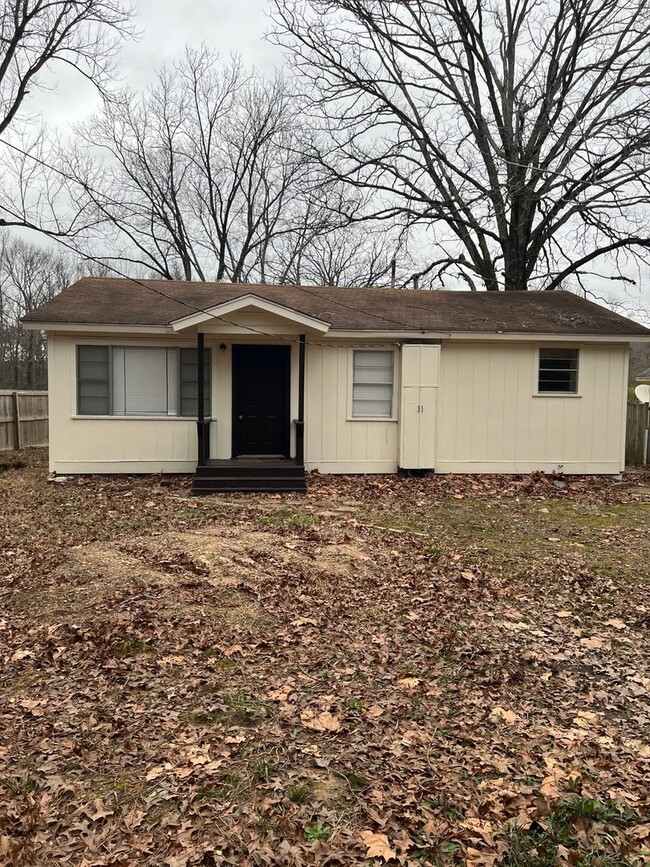 Building Photo - 2Bed/2Bath House For Rent - Call today bef...