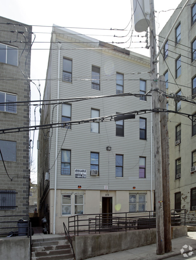 Foto del edificio - 210 Washington St
