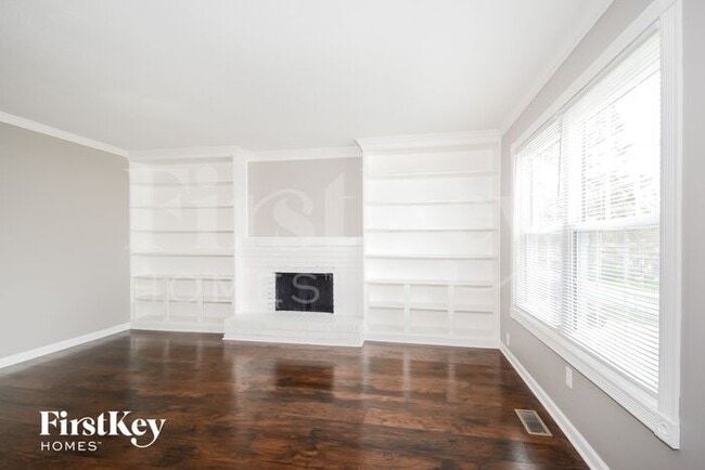 Building Photo - 1510 Shadow Ln