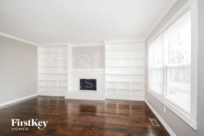Foto del edificio - 1510 Shadow Ln