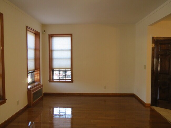 Living room - 612 5th Ave
