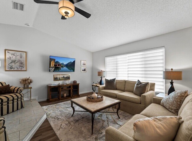 Building Photo - 1535 Ultramarine Ln