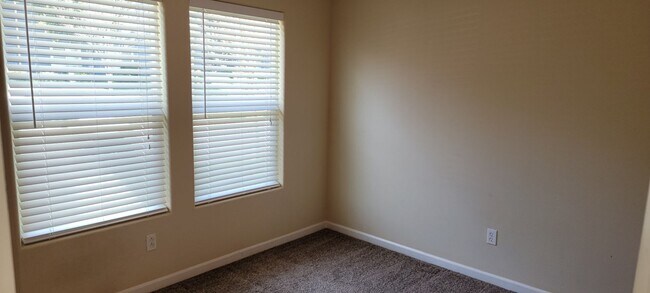 Building Photo - Adorable 2 Bedroom 2 Bath Condo
