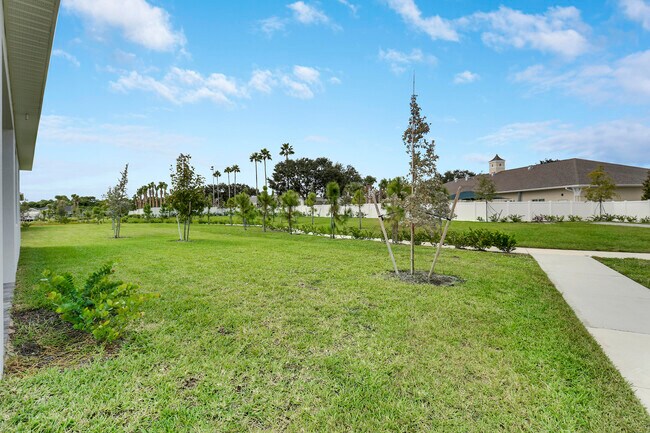 Foto del edificio - 8901 Dahlia Cir