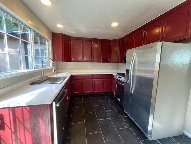 Building Photo - 2 Bed 2 Bath | Welcome to a Tranquil Cottage Nestled in the Redwood Estates