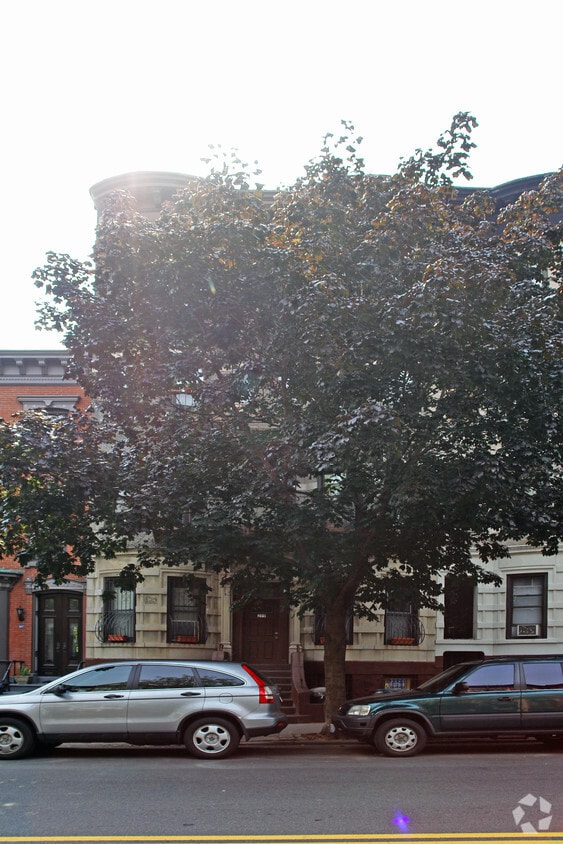 Building Photo - 399 6th Ave