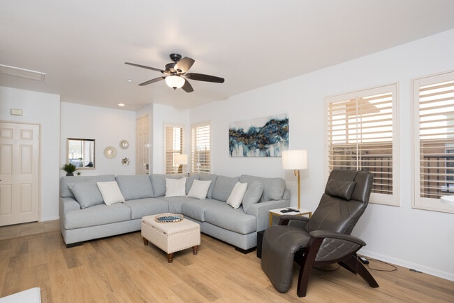 Building Photo - 2802 Bellezza Dr