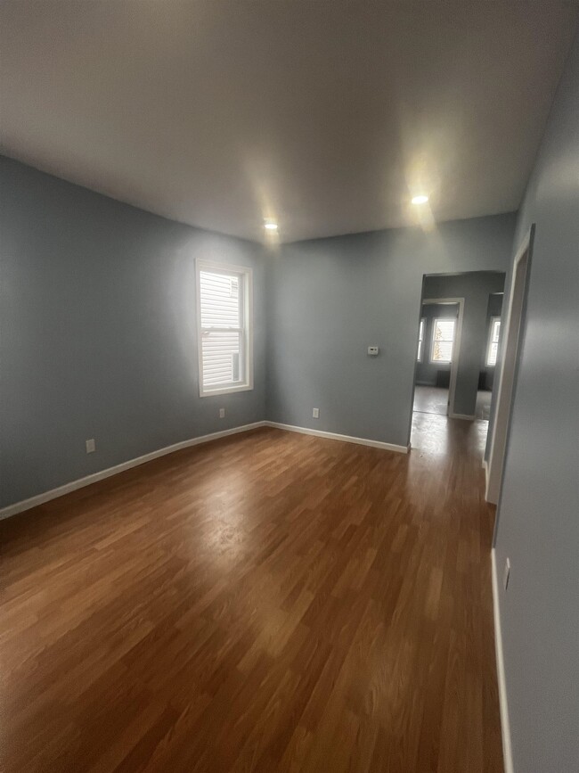 Building Photo - 329 Claremont Ave