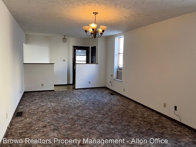 Building Photo - 2 br, 1 bath House - 900 e 7th st.
