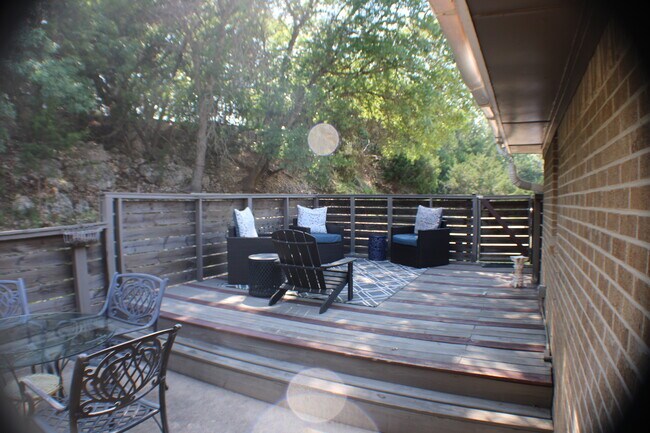 Foto del edificio - 1307 Sherry Ln