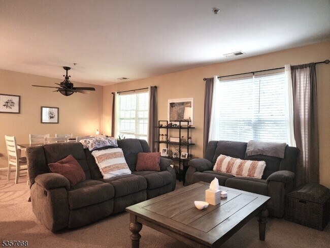 Foto del edificio - 53 Mountain View Ct