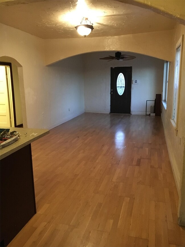 Building Photo - 324 S 26th St