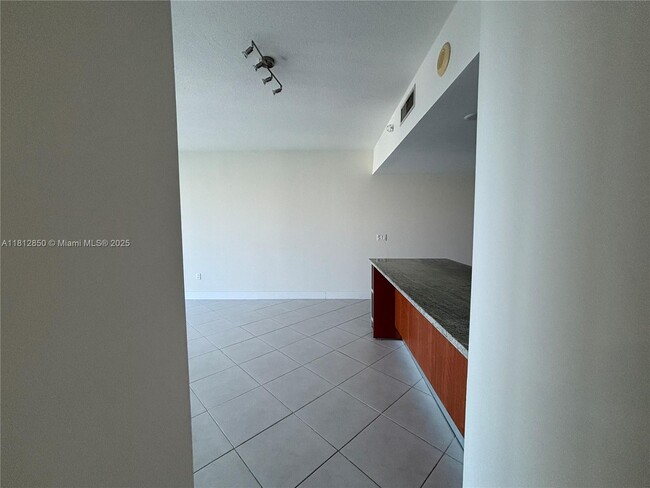 Foto del edificio - 185 SW 7th St