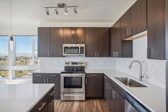 kitchen-4-high-line-pointe-mount-evans-b4-2x2-1281-610-07-27-2026.jpg - High Line Pointe