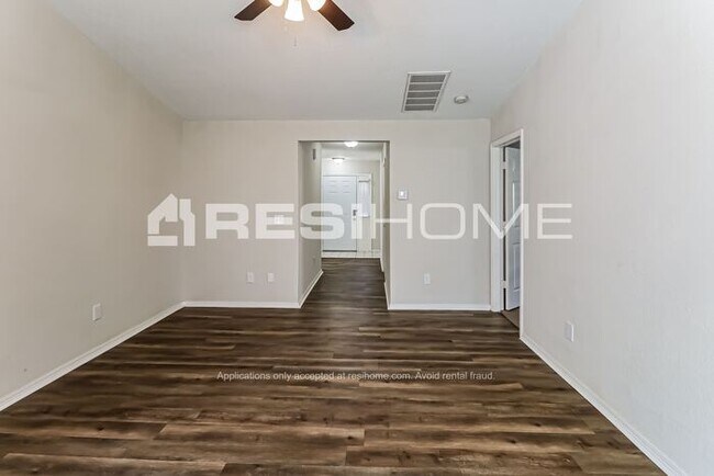 Foto del edificio - 3037 Pinecrest St