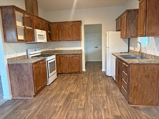 Building Photo - 220 S Elk St