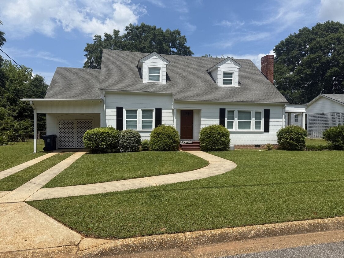 Primary Photo - Beautiful 4 Bed 3 Bath Home Fully Furnishe...