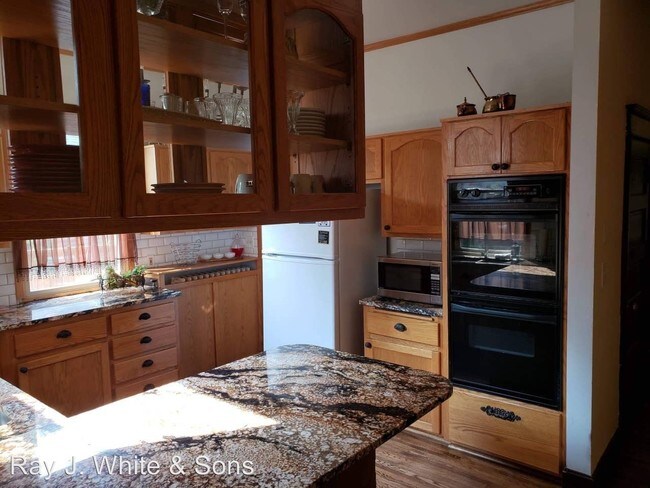 Building Photo - 5 br, 2.5 bath House - 207 PROSPECT AVE