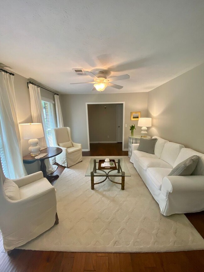 Building Photo - Charming 3-Bedroom Home in Prime Auburn Location!