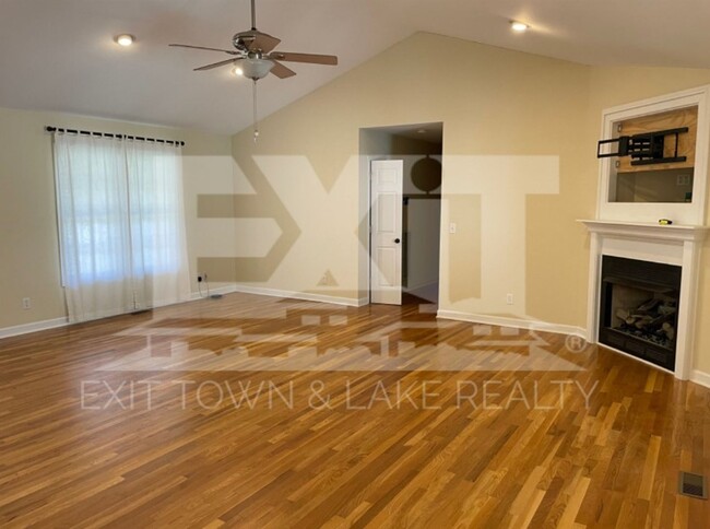 Foto del edificio - Spacious Ranch with Attached 2-Car Garage