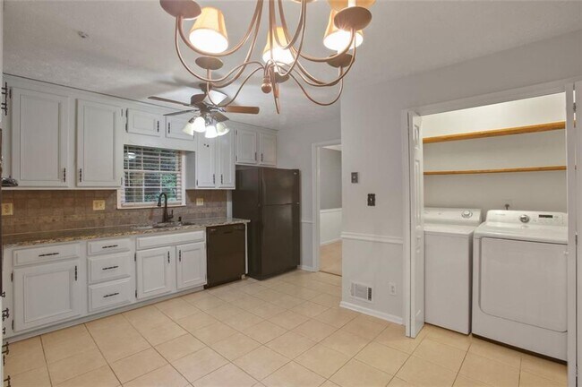 Building Photo - 1445 Land O Lakes Dr