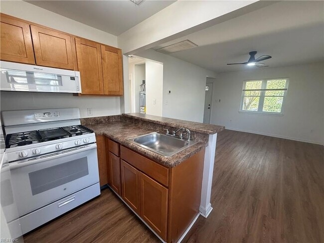 Building Photo - 739 Waukesha Ave