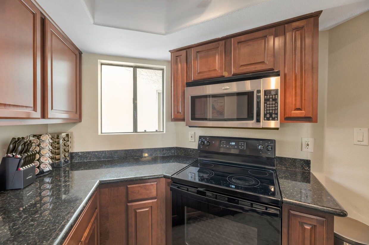 Primary Photo - charming 2-bedroom, 2.5-bathroom condo wit...