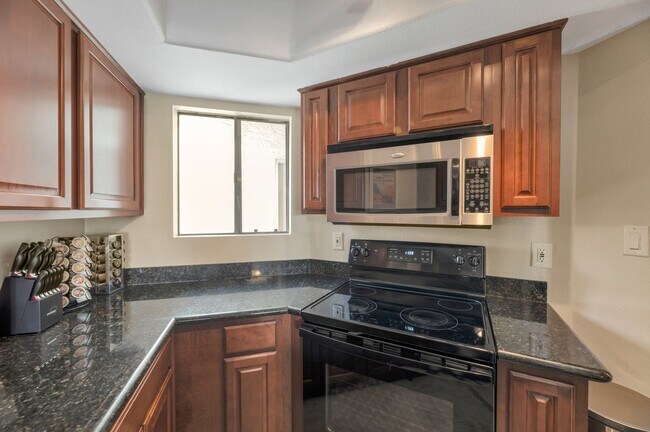 charming 2-bedroom, 2.5-bathroom condo wit... - charming 2-bedroom, 2.5-bathroom condo wit...
