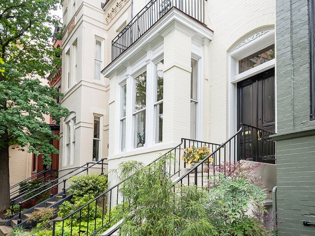 Building Photo - 2014 Hillyer Pl NW