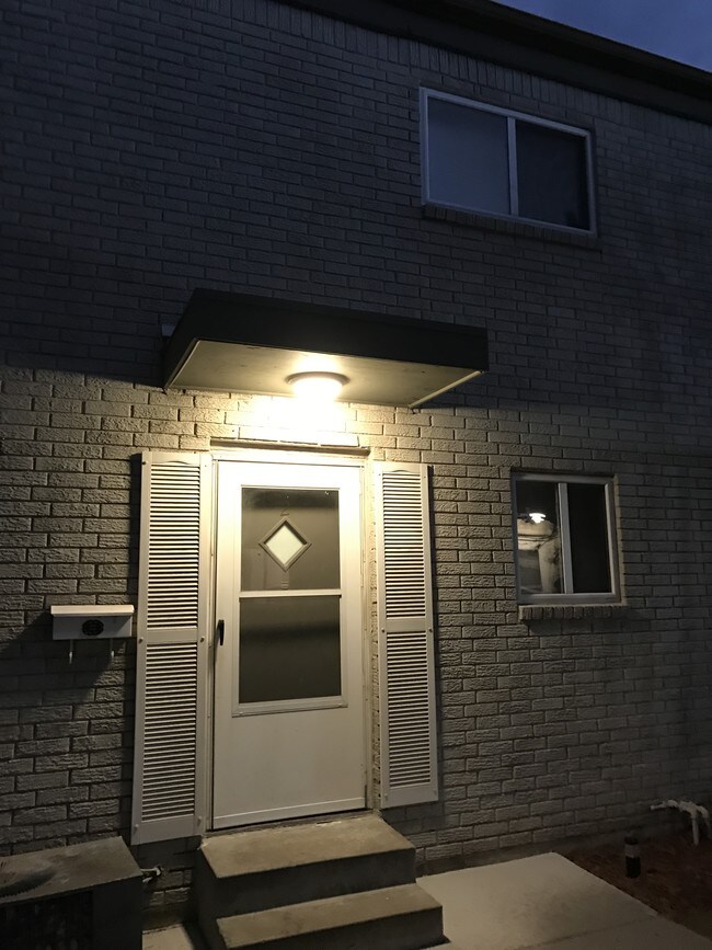 Building Photo - 3640 S Indianapolis Ave