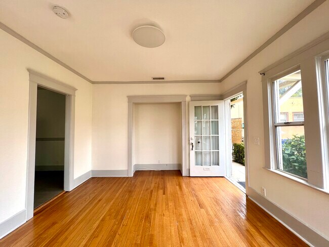 Foto del edificio - 1343 Portia St