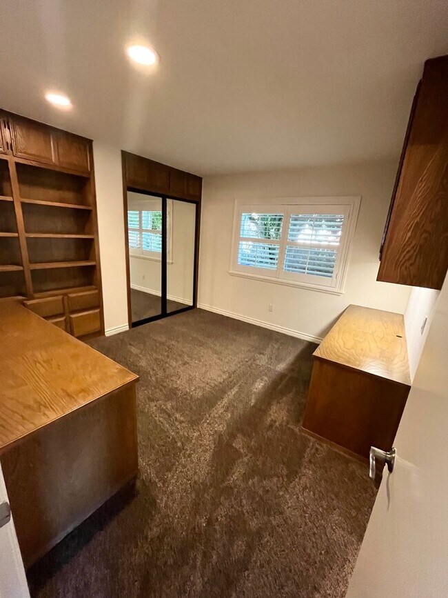 Foto del edificio - Stunning 4 BD/3 BA Single Family Home in U...