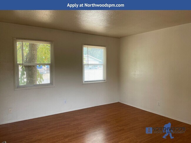 Foto del edificio - Charming 2 Bedroom/1 Bath duplex with smal...