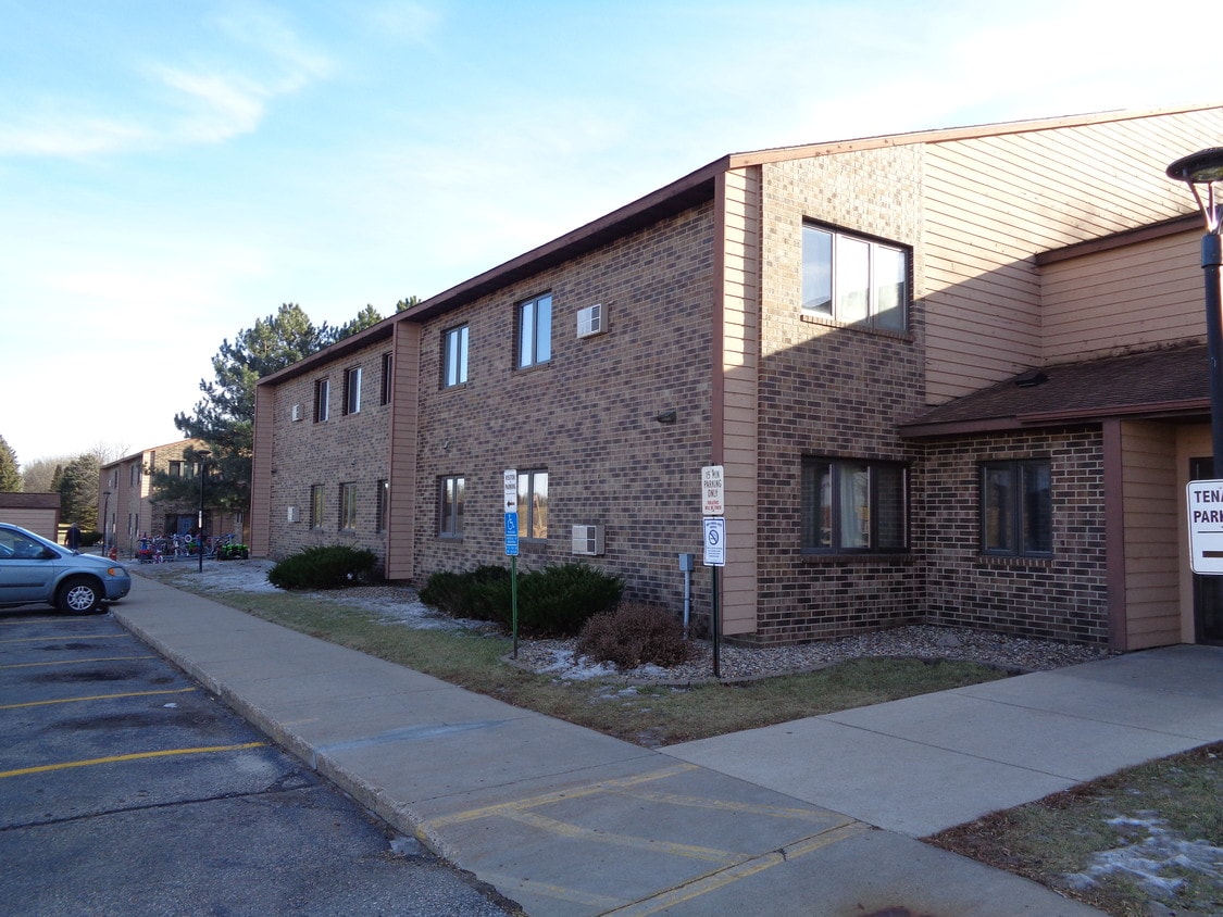Primary Photo - 900 Hengen St