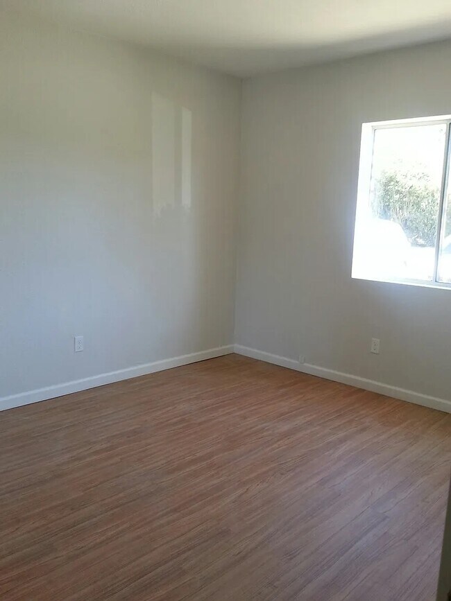 Ventana del dormitorio delantero - 3646 E Blacklidge Dr