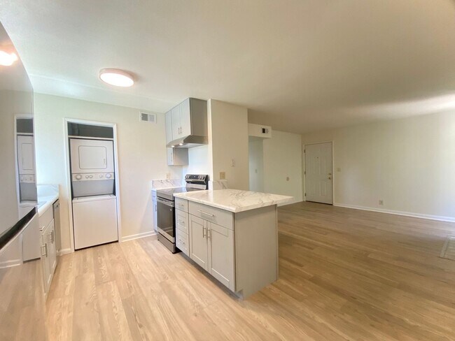 Building Photo - Lovely Remodeled Condo for Rent in Fremont!