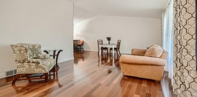 Building Photo - Spacious 4-Bedroom Home in Rockrimmon – Pe...