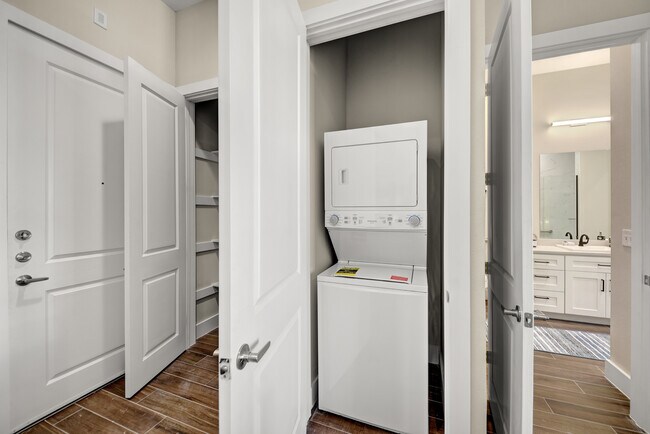 Lavadora y secadora en el apartamento - Live at Pine Market