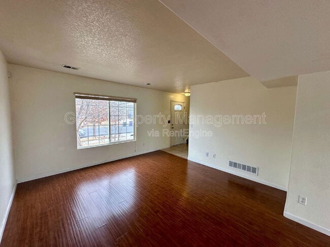 Foto del edificio - 5049 Joplin Ct