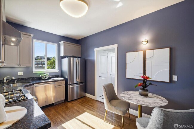 Foto del edificio - SWANKY EDWARDIAN TOP-FLOOR CONDO WITH STUN...