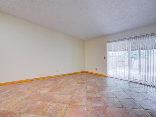 Building Photo - Charming 4-Bedroom Home with Spacious Living & Private Backyard!