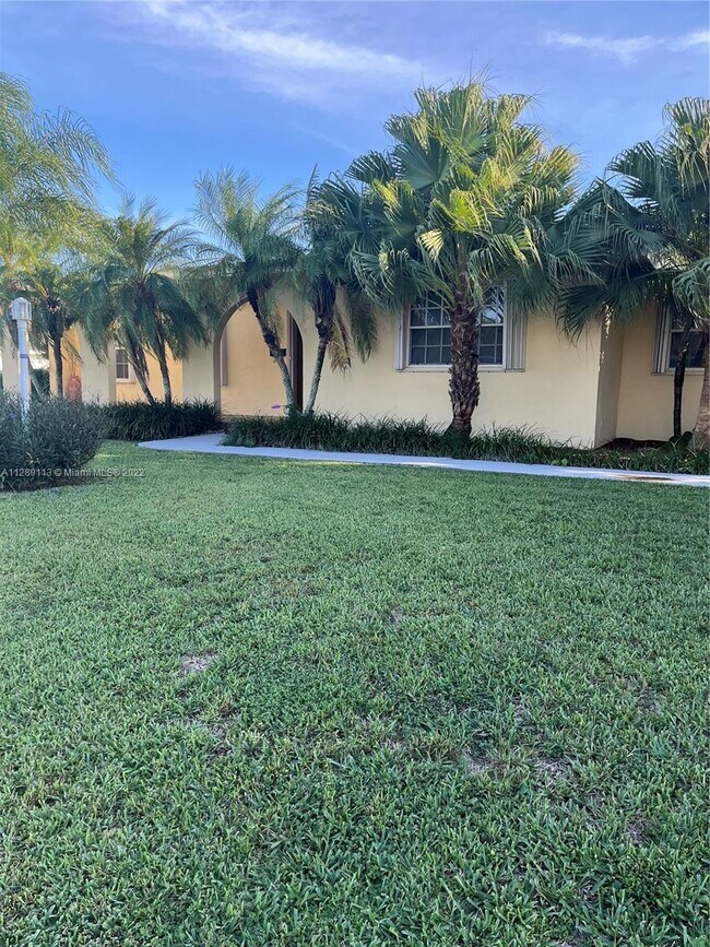 Foto del edificio - 7930 SW 164th St