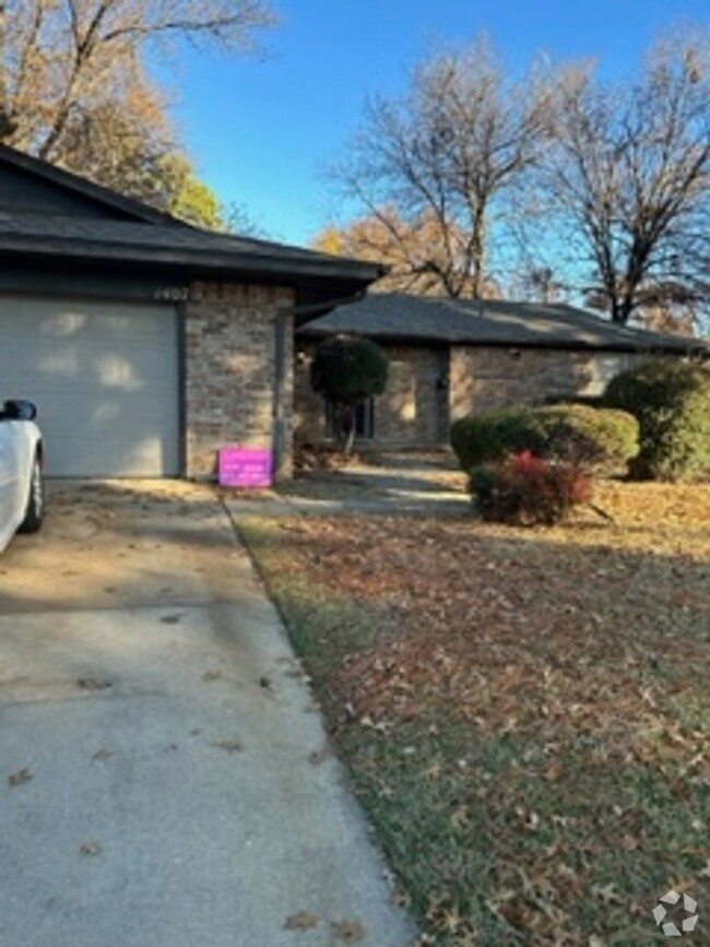 Building Photo - 1407 Westbrooke Terrace