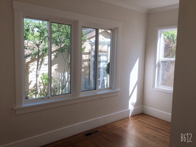 Building Photo - 420 Tennyson Ave