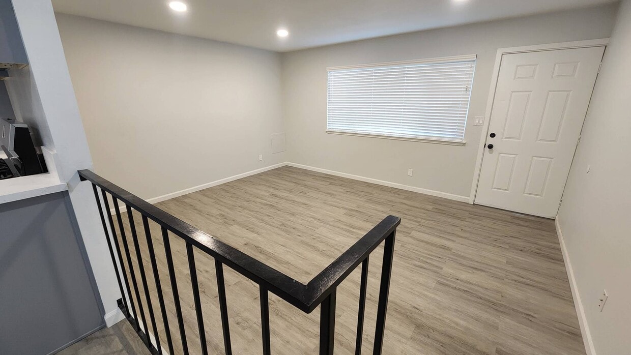 Living - 579 James Ave