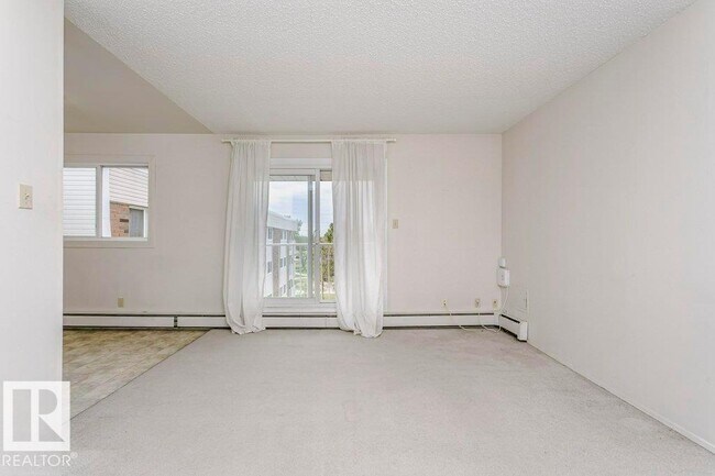 Photo du bâtiment - #71 11255 31 AV NW