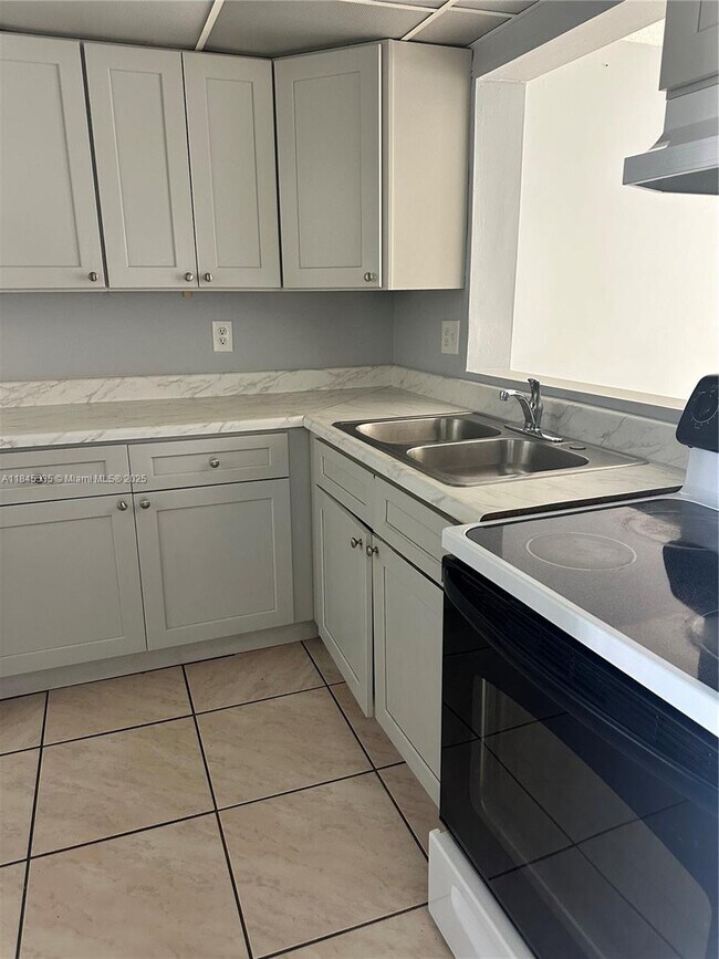 Foto del edificio - 2800 NW 56th Ave