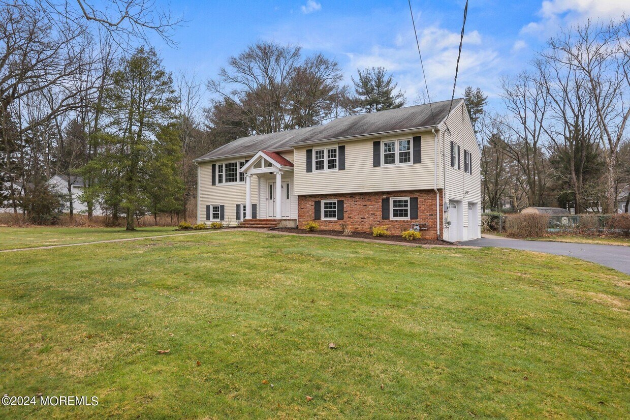 Primary Photo - 2 Sweet Briar Ln