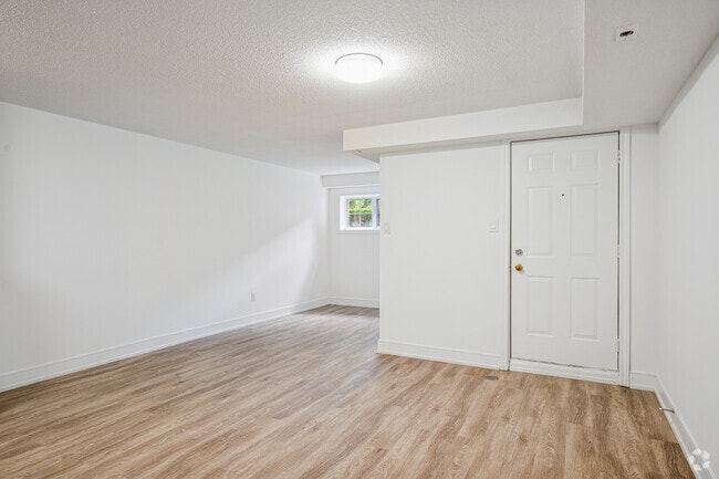 2BR, 2BA - Living Room - Upper Lansdowne Management (1155-1199 Lansdowne Ave.)