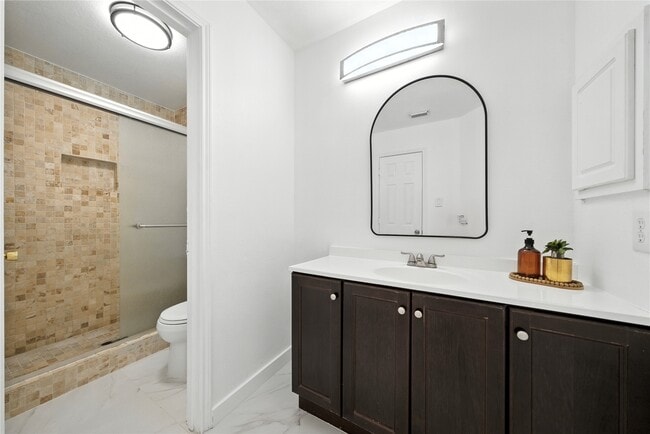 Foto del edificio - 1910 Hall Ridge Trace Ln